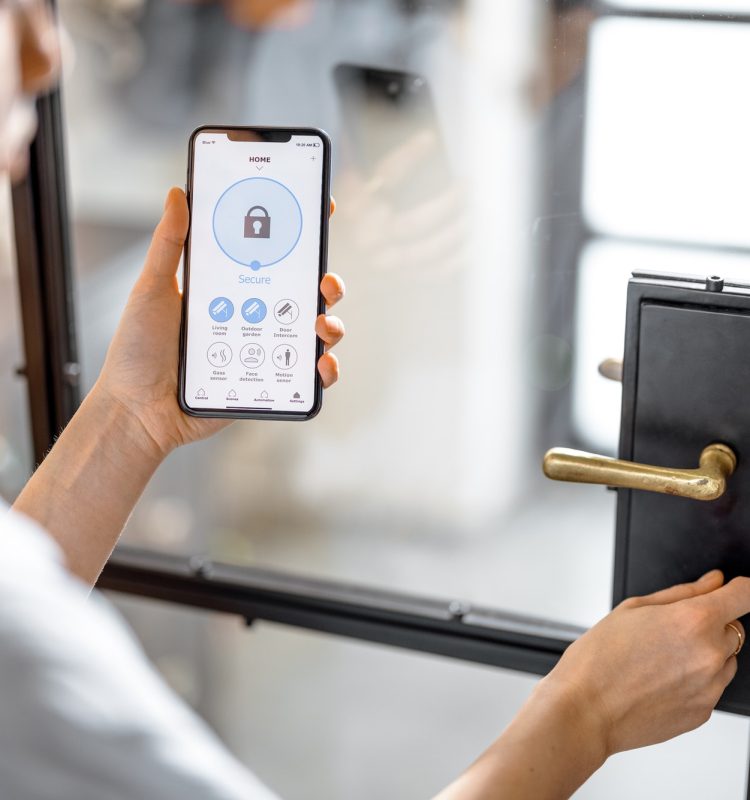 smartphone-with-launched-application-for-alarm-security.jpg smartphone-with-launched-application-for-alarm-security.jpg